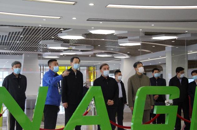 全国人大常委会副委员长艾力更?依明巴海到贵宾会动力通州项目开展科普法执法检查